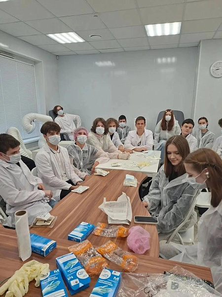 Первичные медицинские навыки: практика с первых занятий
